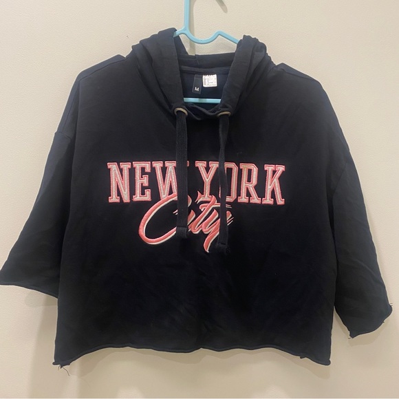 Tops - H&M cropped hoodie